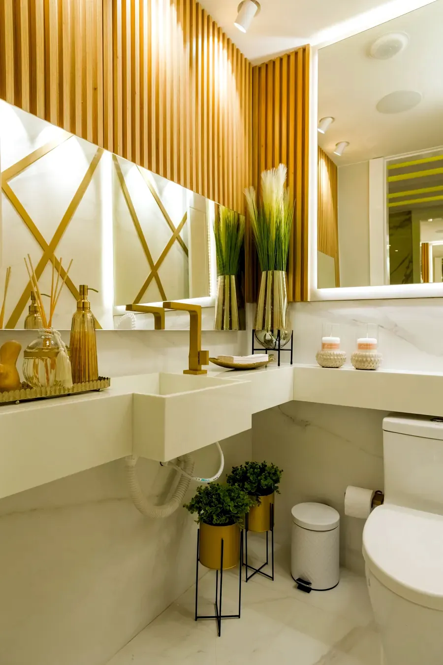 Modern bathroom with toilet and washbasin